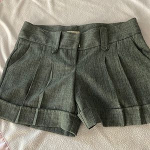 Women’s pleated shorts